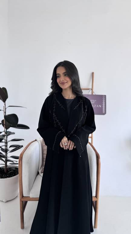 عباية بتطريز ناعم وانيق سراميك