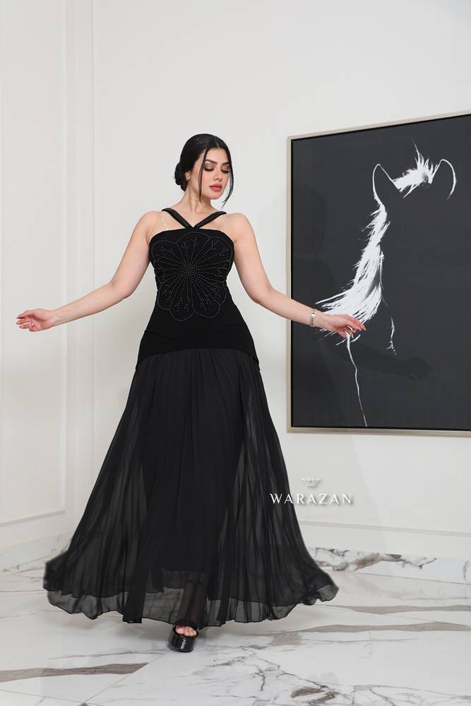 فستان بيليسيه أسود بتطريز أنيق 
