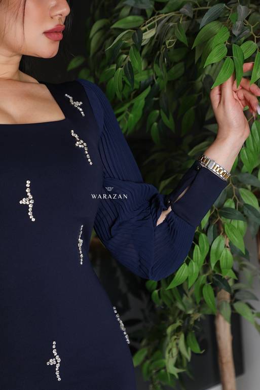 فستان سهرة ناعم مع اكمام بيليسيه 