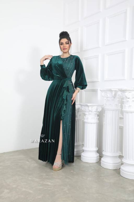 فستان سهرة شتوي مخمل راقي بتطريز
