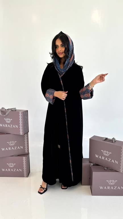 عباية مخمل واكمام كشميري