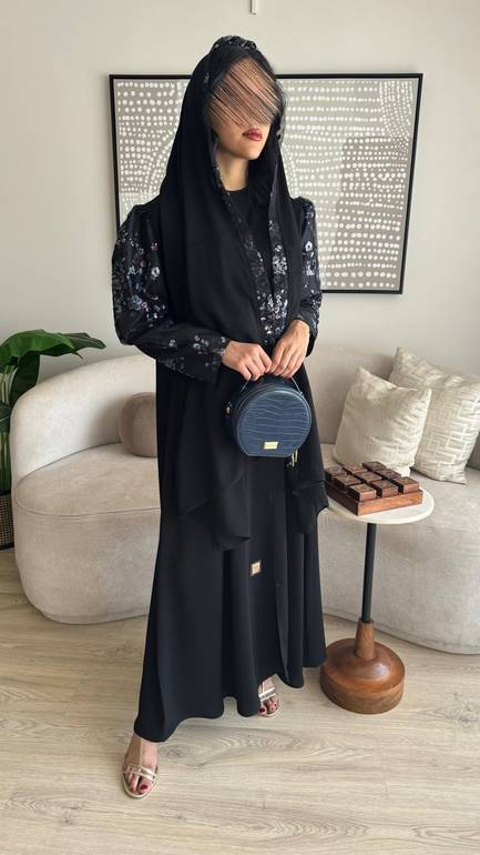 عباية ب أكمام مشجرة بألوان العيد 