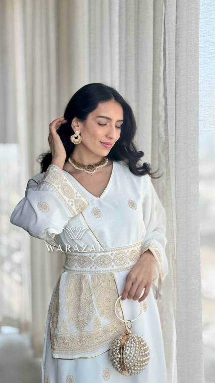جلابية ساترة بتطريز ذهبي 