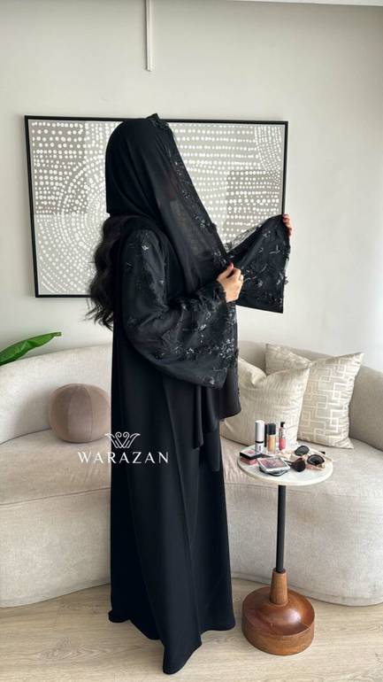 عباية سوداء بأكمام فرنسي بتدخيلة تل مطرز
