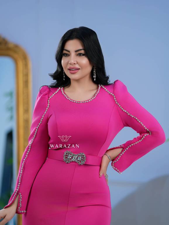 فستان سهرة ناعم بحزام من الخصر 
