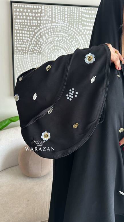 عباية سوداء بدبل كم فرنسي مطرزة