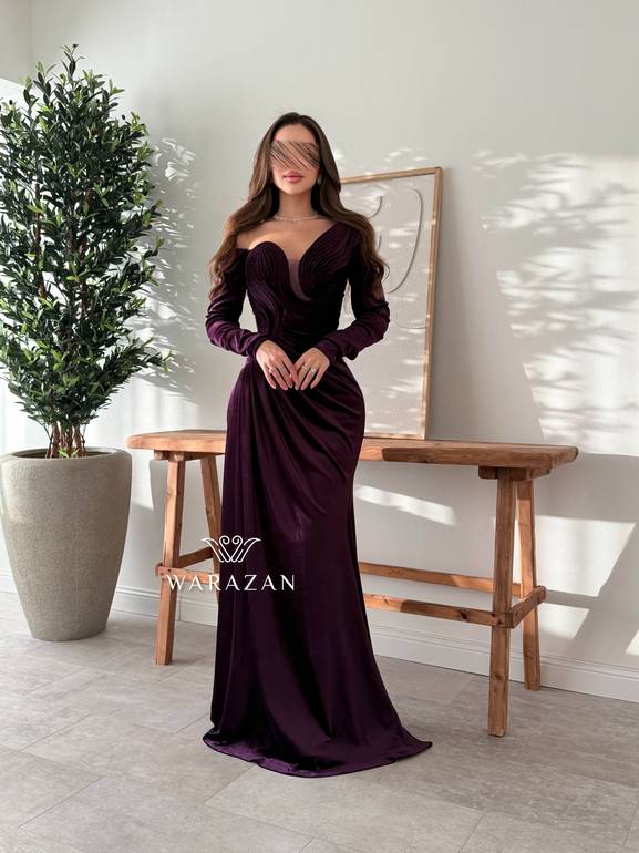 فستان سهرة مخمل بقصة صدر انيقة 