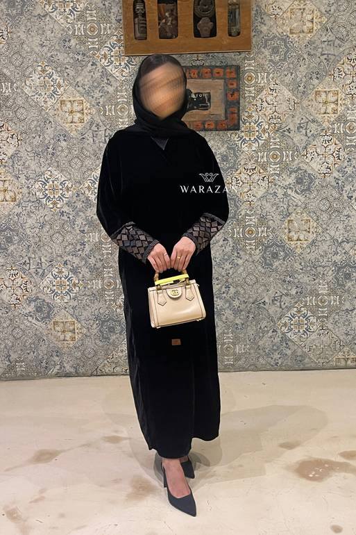 عباية شتوية شمواه بأكمام مطرزة بدرجات البني والفضي