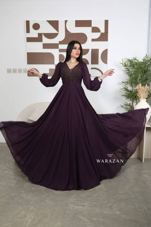 فستان شيفون ملكي بأكمام وتطريز