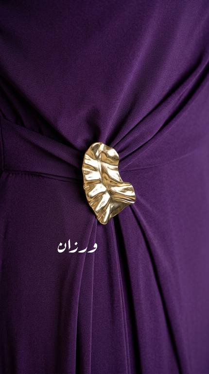 فستان بقصة من الخصر باكمام طويلة
