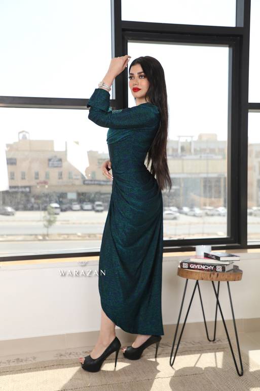 فستان سهرة ناعم ماسك جميل بقصة من الخصر