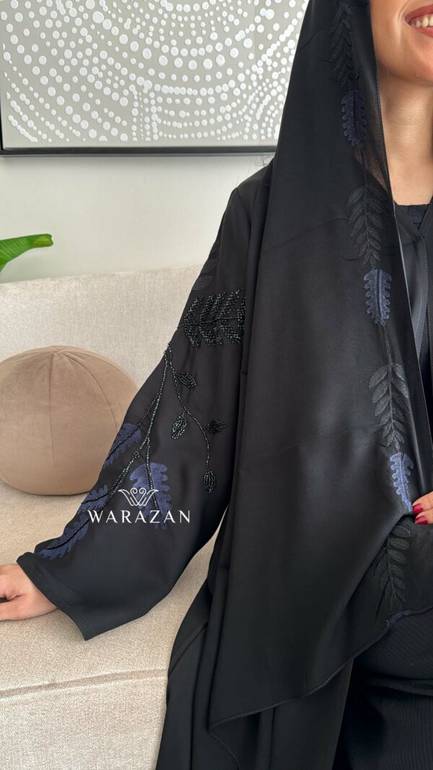 عباية سوداء مشجرة من الكم بلونين