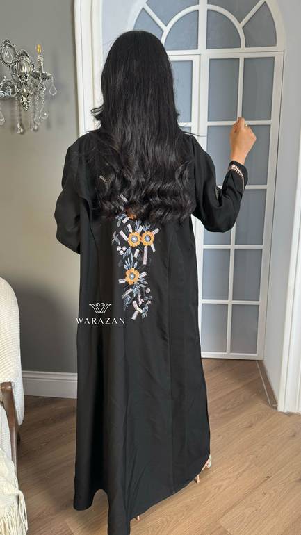 عباية راقية مطرزة من الخلف