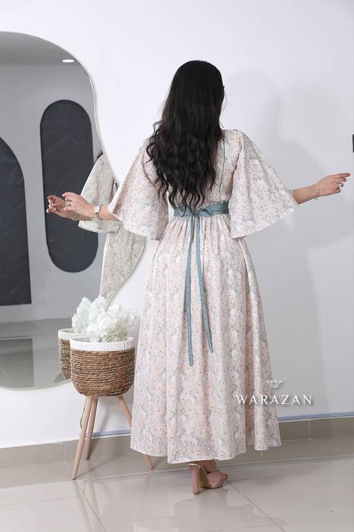 فستان طويل مشجر مع حزام سادة