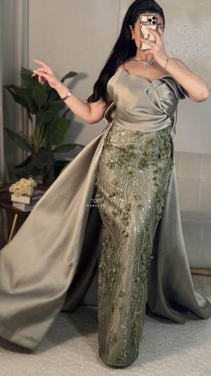  فستان سهره بتدخيلة ورود و تطريز 