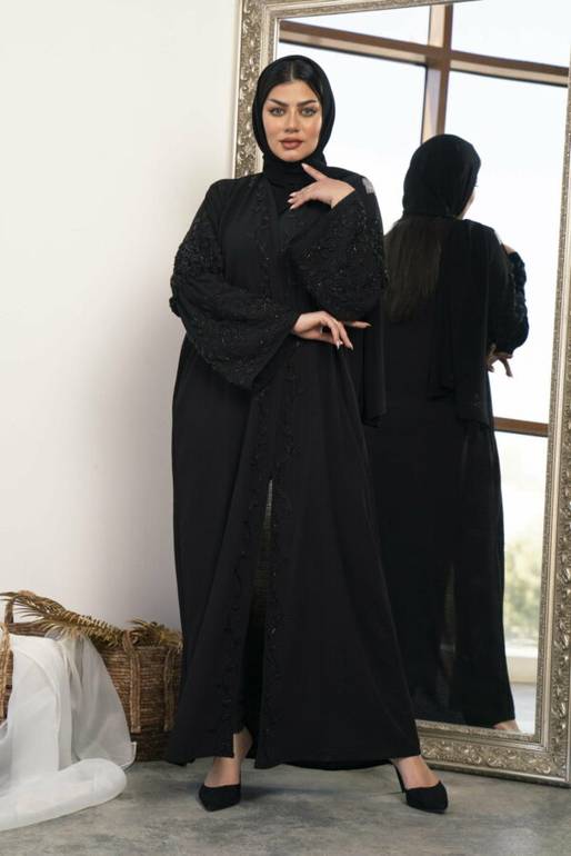 عباية أسود بتطريز ملكي