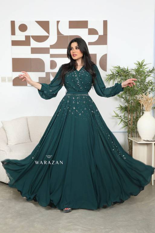 فستان سهرة ساتر بتطريز راقي