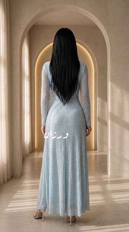 فستان ناعم بقصة ضيقة وتصميم ملتف