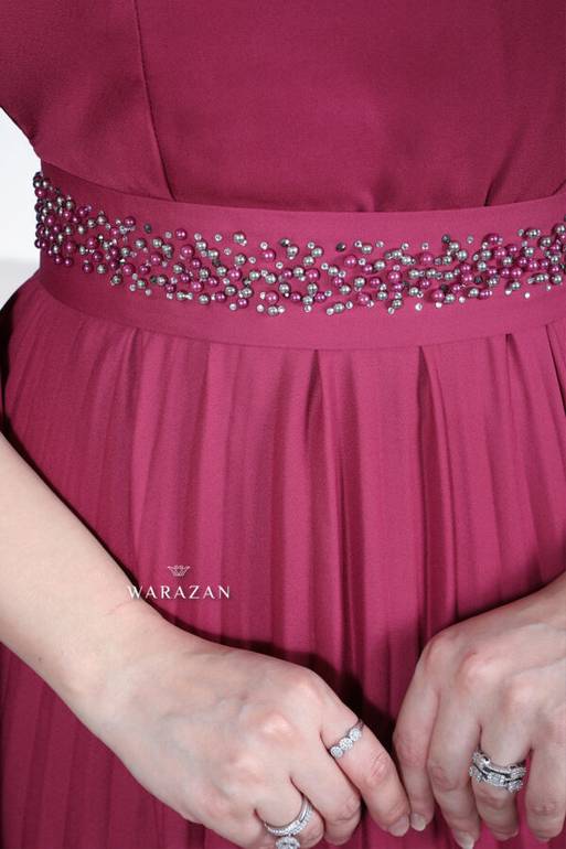 فستان سهرة ناعم بليسيه تطريز