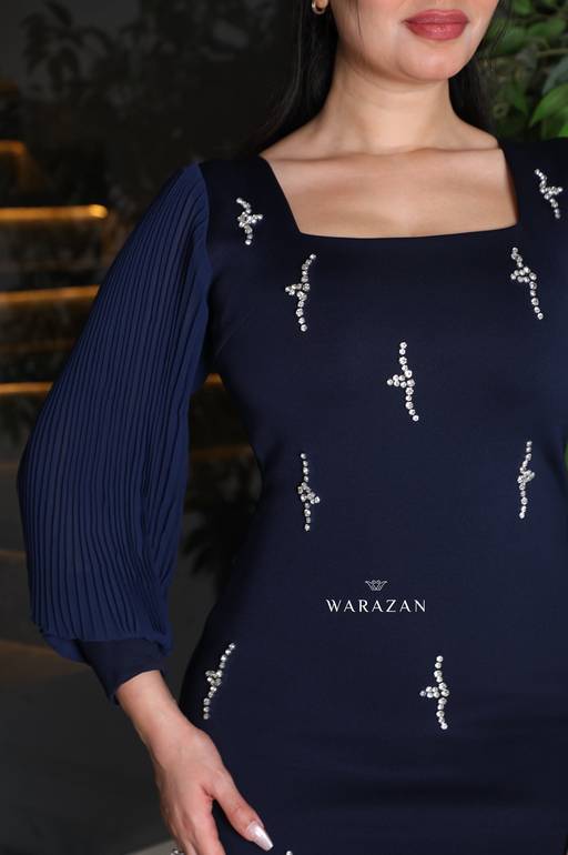 فستان سهرة ناعم مع اكمام بيليسيه 