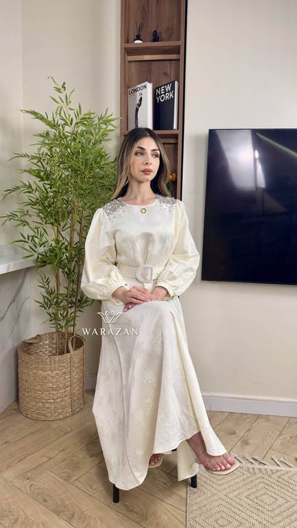 فستان بكرستال من الكتف 