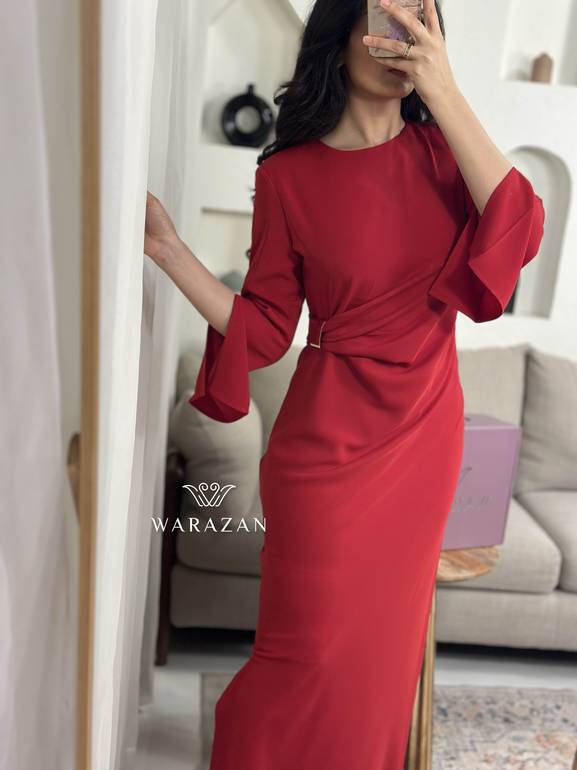 فستان سهرة ناعم بمسكه من الخصر