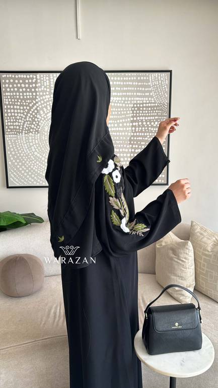 عباية قماش كريب ملكي تطريز يدوي