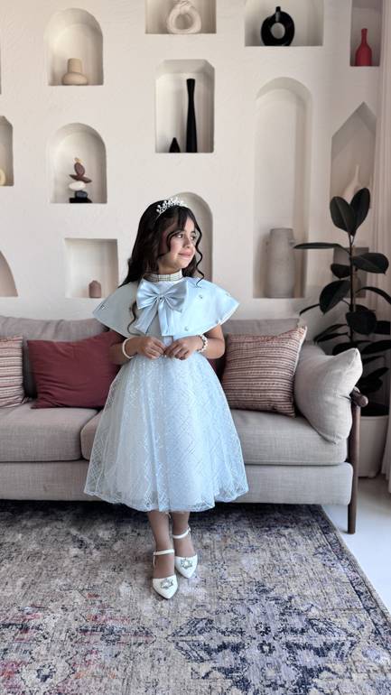 فستان بفيونكة من الصدر