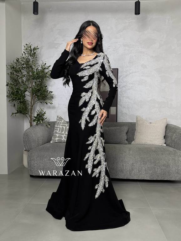 فستان سهرة أسود بتطريز خرز فضي
