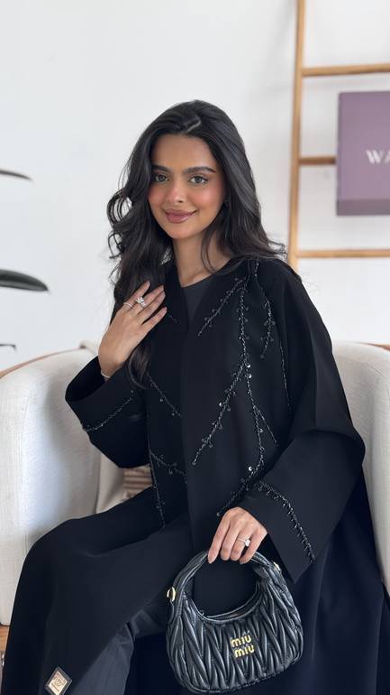 عباية بتطريز ناعم وانيق سراميك