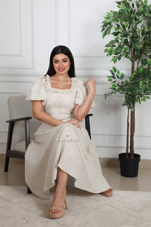 فستان ناعم بتطريز و لمعه 