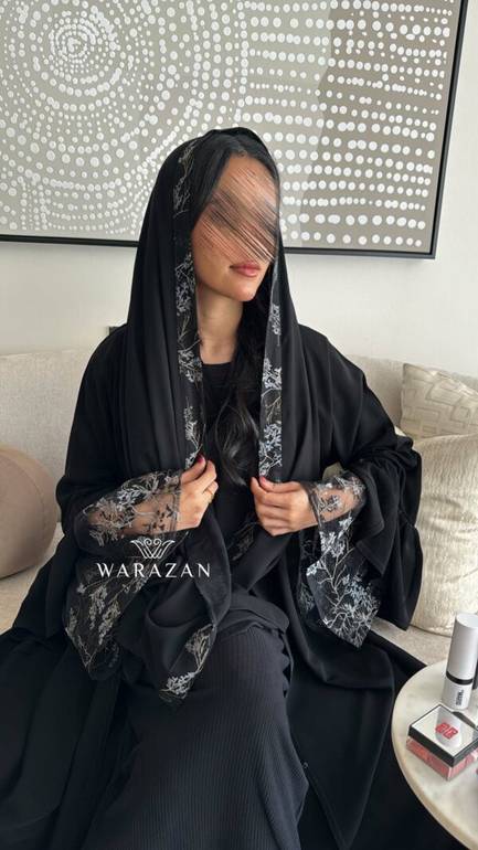 عباية سوداء بأكمام بف مع تدخيلة تل