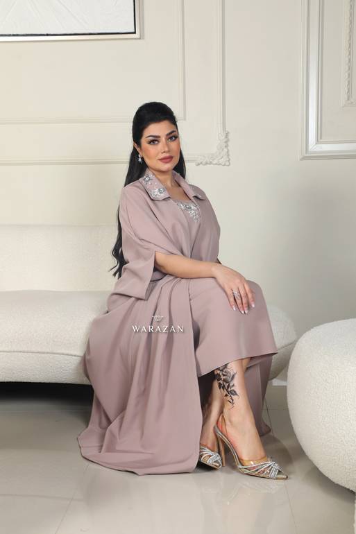 جلابية انيقة بتصميم ناعم للمناسبات