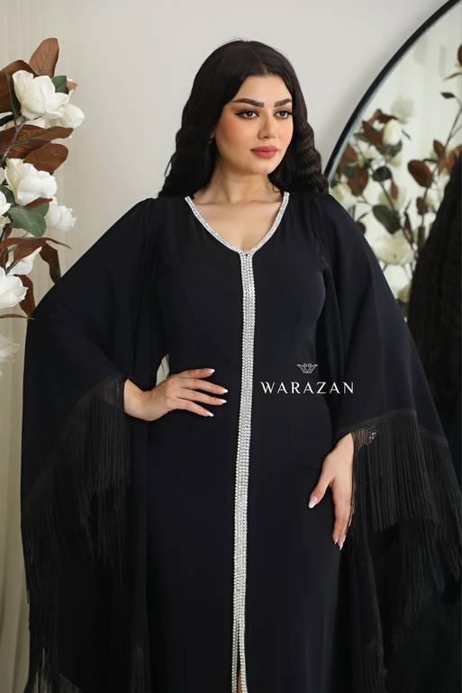 فستان سهرة ناعم بقصة أكمام وهدب 