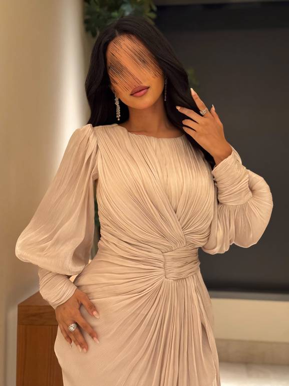 فستان سهرة ناعم بأكمام طويلة