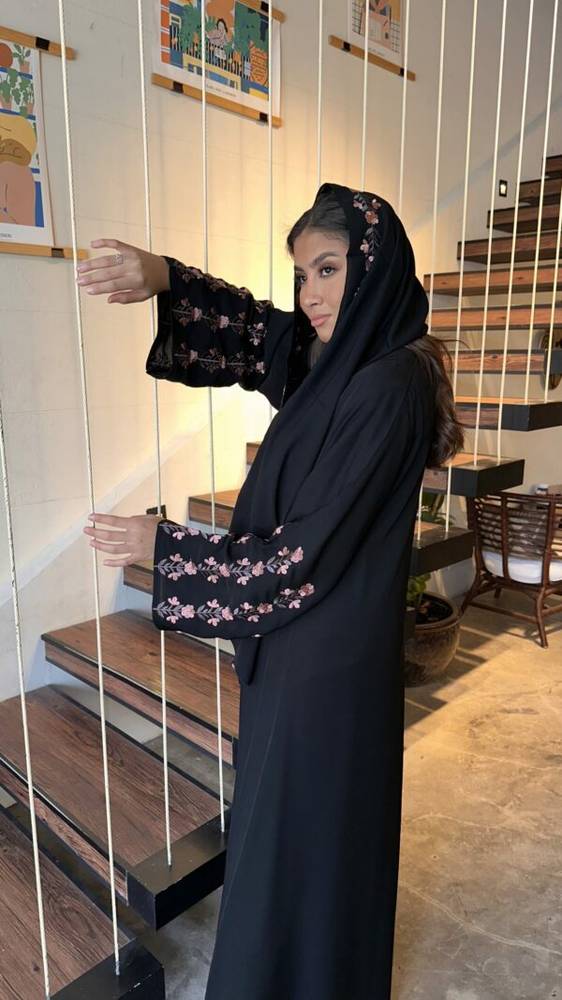 عباية مطرزة فخمة للطلعات والمناسبات
