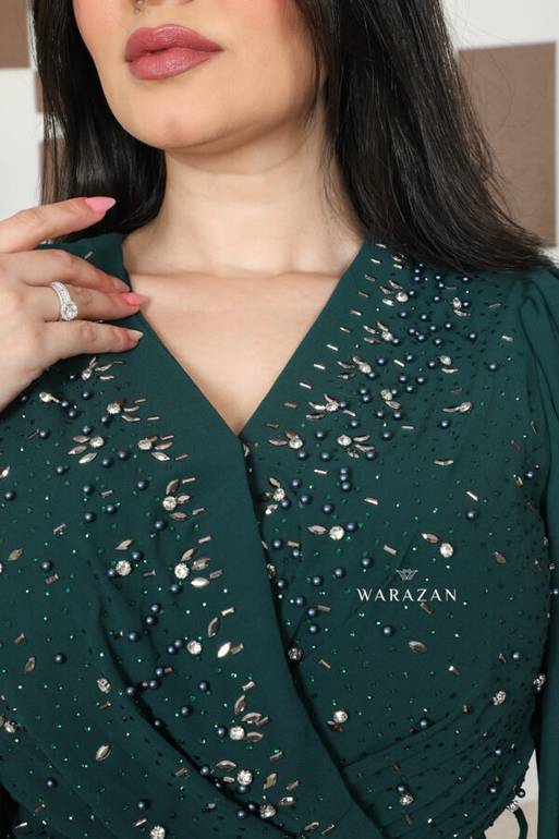 فستان سهرة ساتر بتطريز راقي