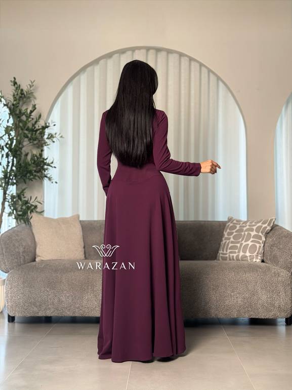 فستان ناعم بتصميم انسيابي أنيق