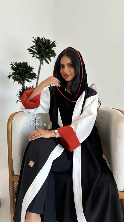 عباية كاجوال بلون اسود و تدخيلة لون 