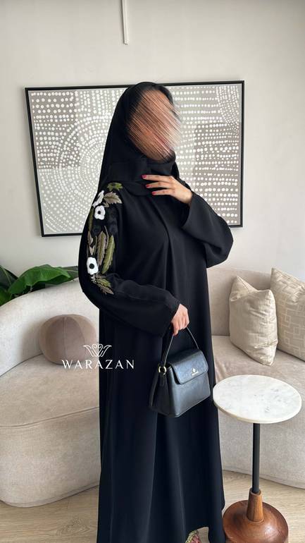 عباية قماش كريب ملكي تطريز يدوي
