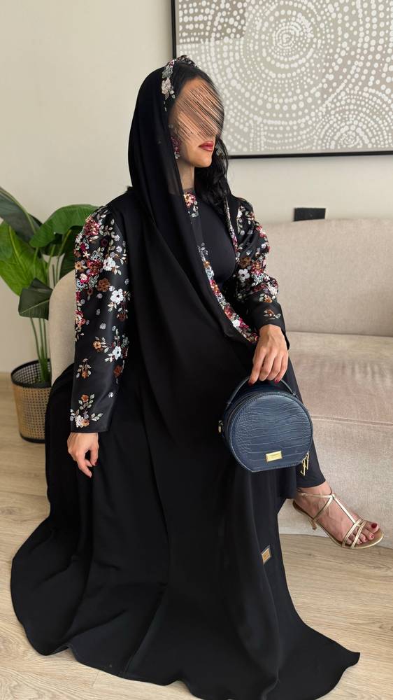 عباية ب أكمام مشجرة بألوان العيد 