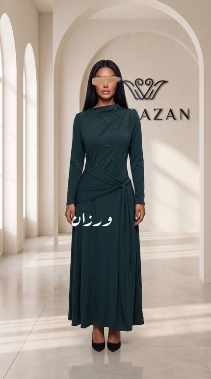فستان ناعم بتصميم انسيابي أنيق