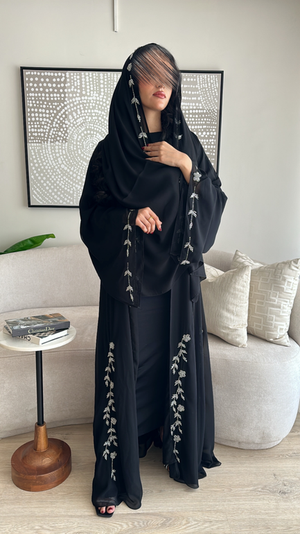 عباية إليجينت مطرزة