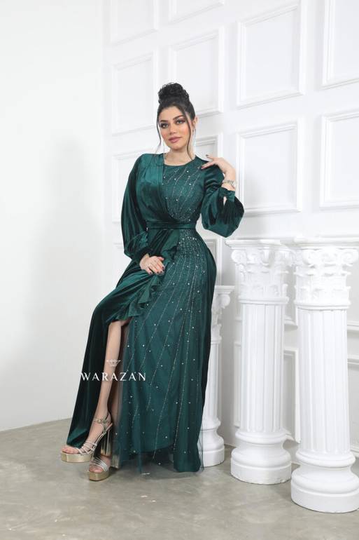 فستان سهرة شتوي مخمل راقي بتطريز