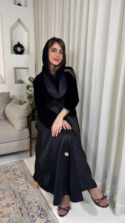 عباية بتدخيلة شك من الخصر 