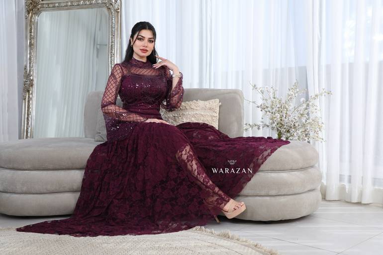 فستان سهرة ملكي بتصميم خاص 