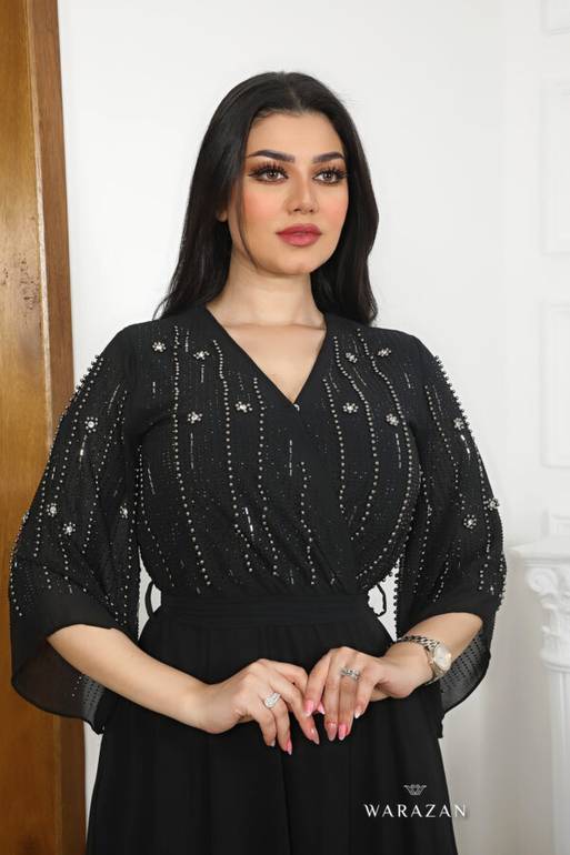 فستان سهرة ساتر بتطريز شك من الأعلى