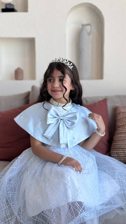 فستان بفيونكة من الصدر