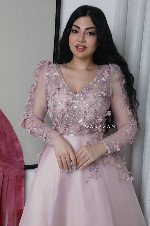 فستان سهرة ناعم وطويل مورد 