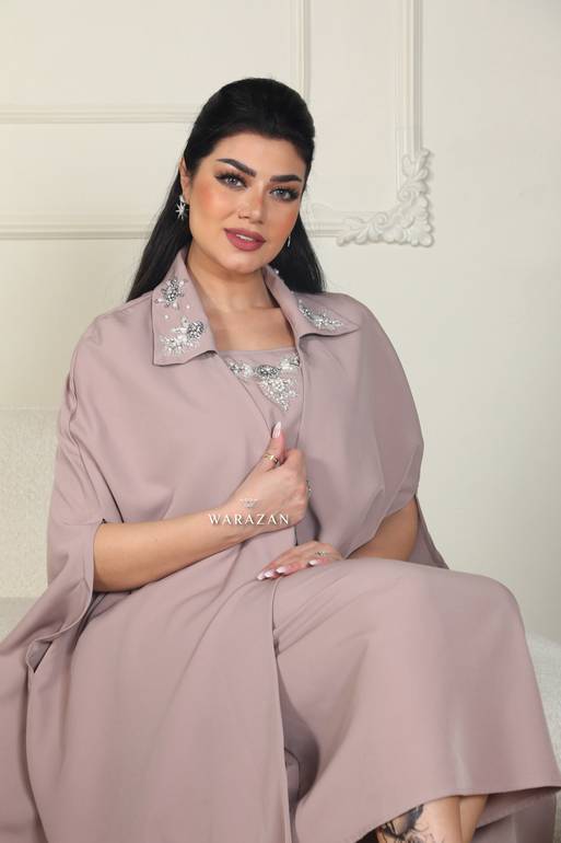 جلابية انيقة بتصميم ناعم للمناسبات